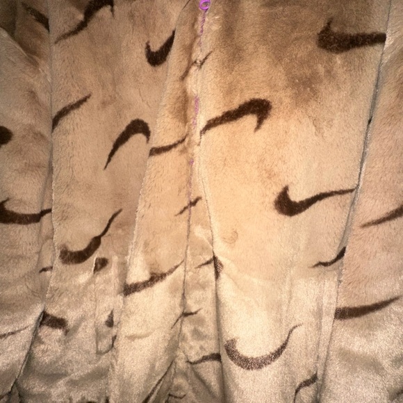 Nike Sportswear AOP Faux Fur Jacket in brown women’s size XXL - Picture 4 of 5